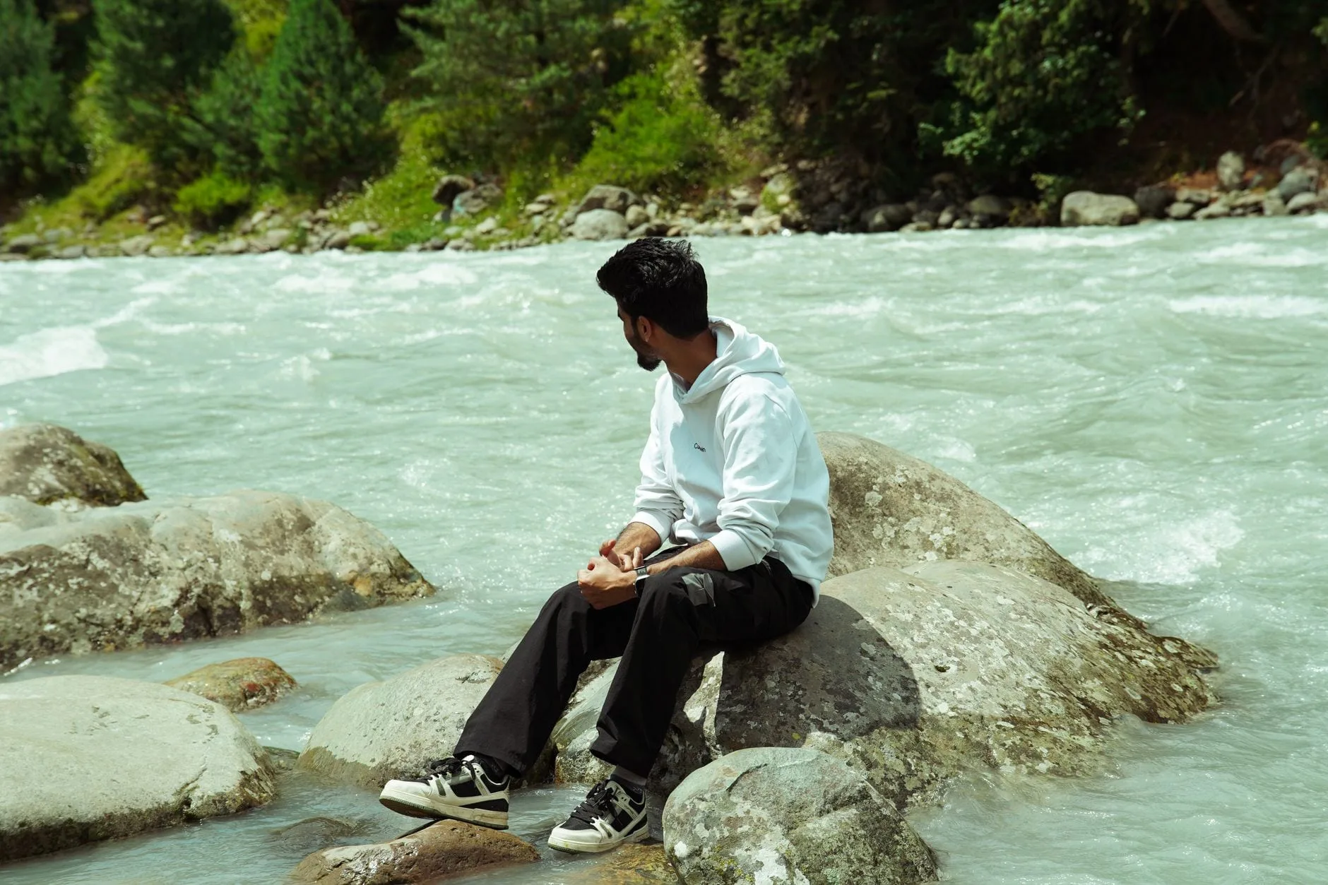 Kashmir in Winter: Gulmarg Skiing, Snow & What to Expect