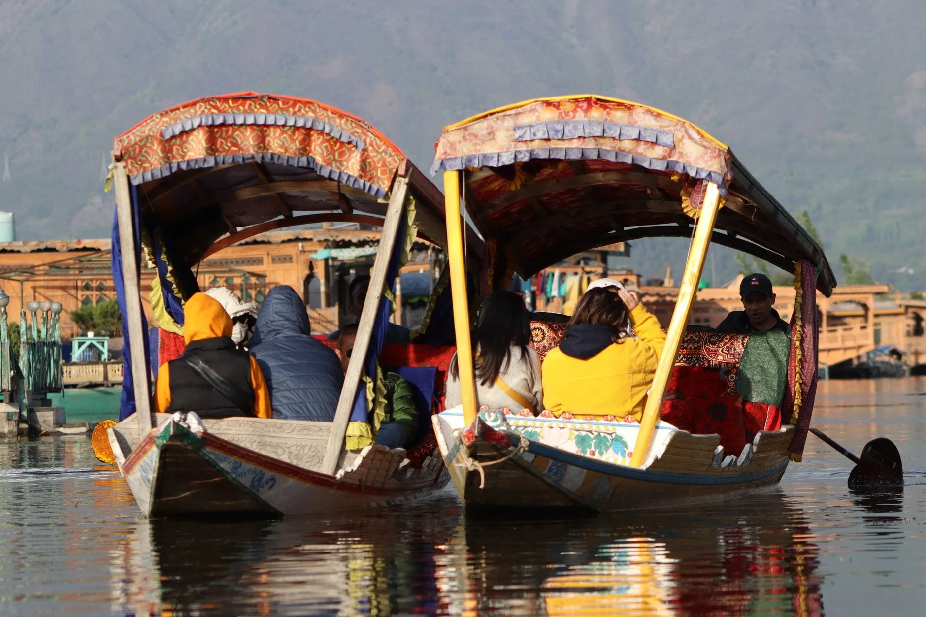 Gulmarg Travel Guide: Gondola, Skiing & Meadows